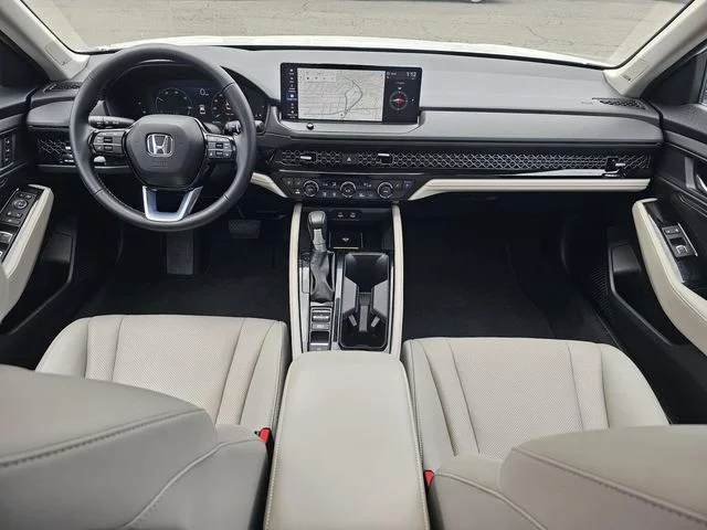 Used 2023 White Honda Touring image 17