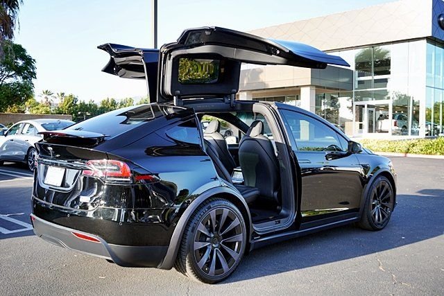 Used 2022 Black Tesla Plaid image 12