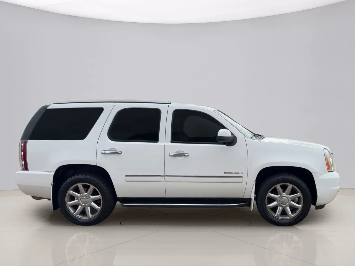 Used 2013 White Gmc DENALI image 6