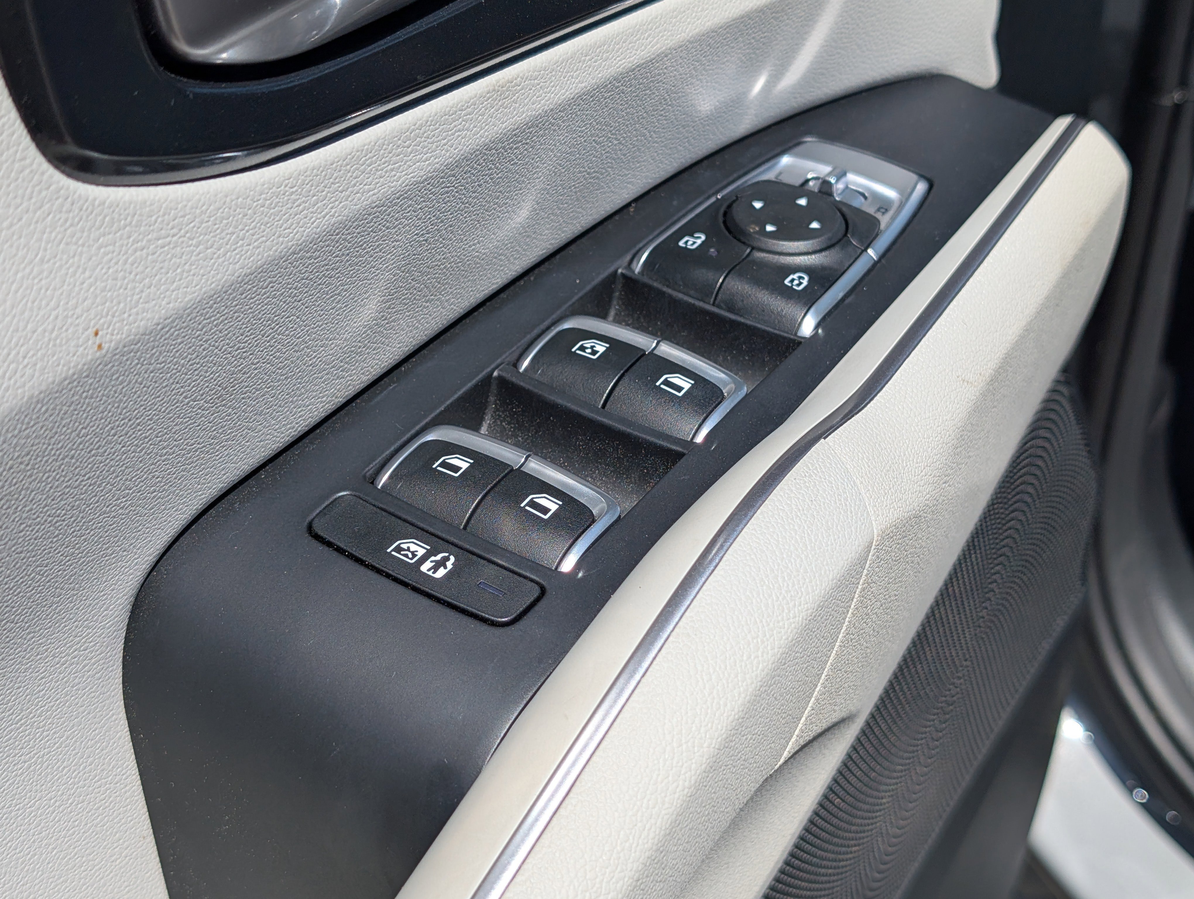 2025 Kia Sorento S - Photo 16