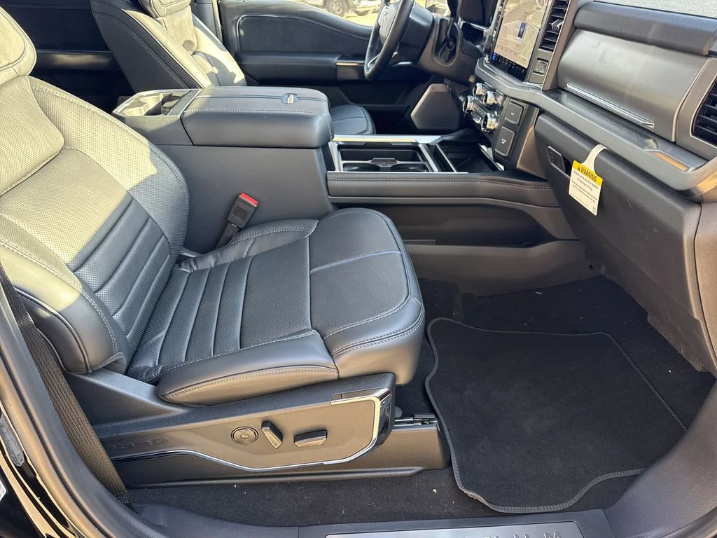 2025 Ford F-350 Super Duty Platinum - Photo 13