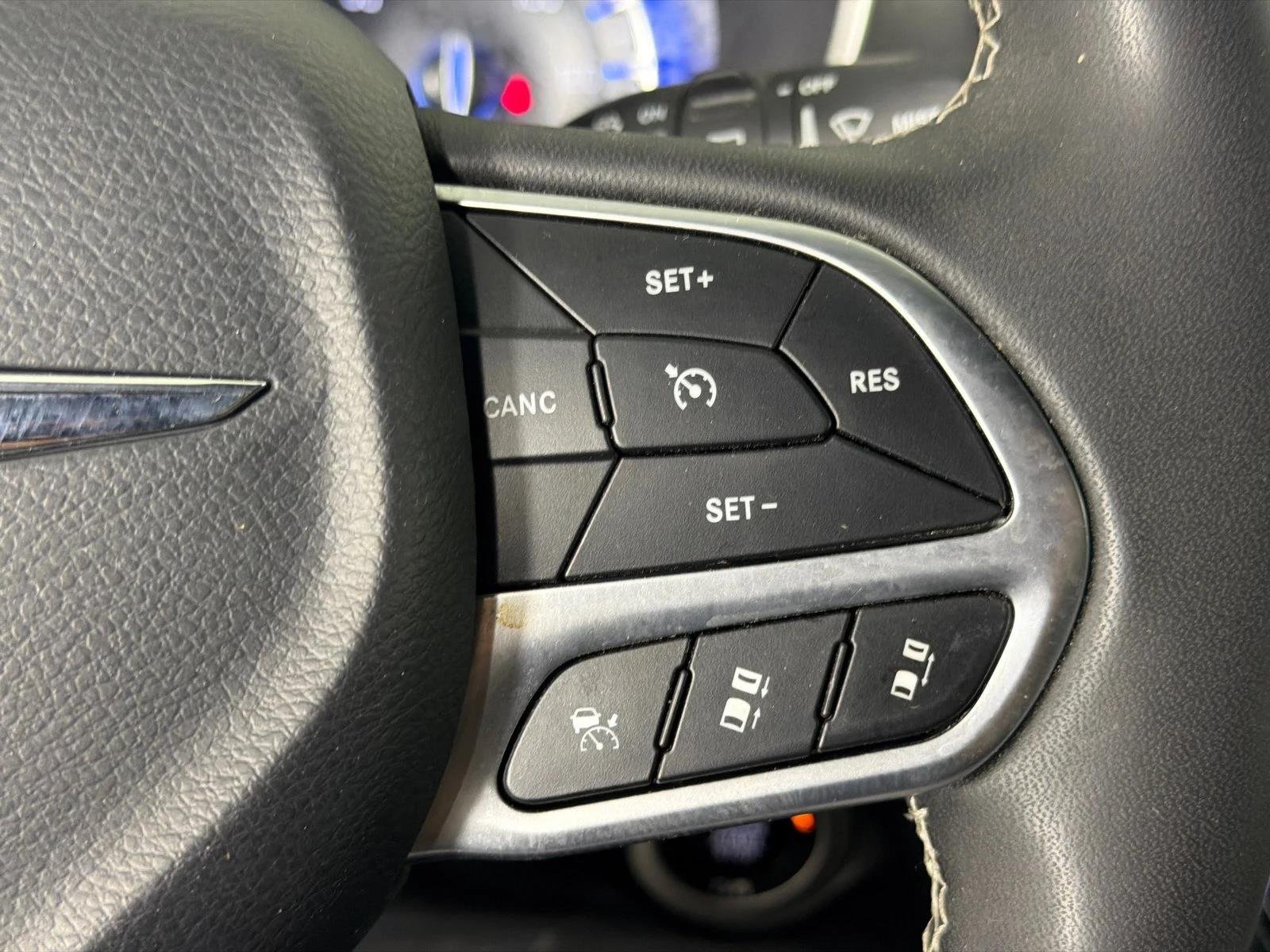 Used 2025 Diamond Black Crystal Pearlcoat Chrysler Select image 24