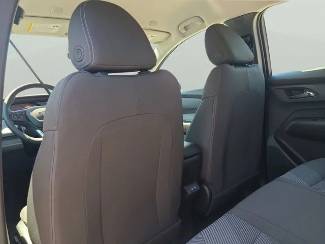 New 2027 Summit White Chevrolet LT image 10