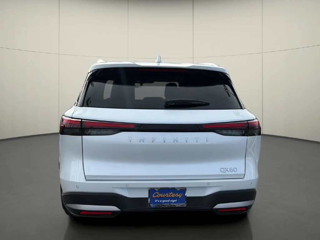 New 2027 RADIANT WHITE INFINITI Luxe FWD image 6