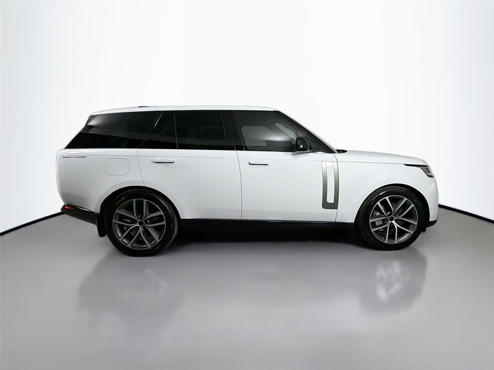 2026 Land Rover Range Rover SE - Photo 4