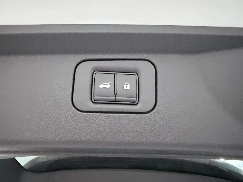 New 2027 RADIANT WHITE INFINITI Luxe 4WD image 48