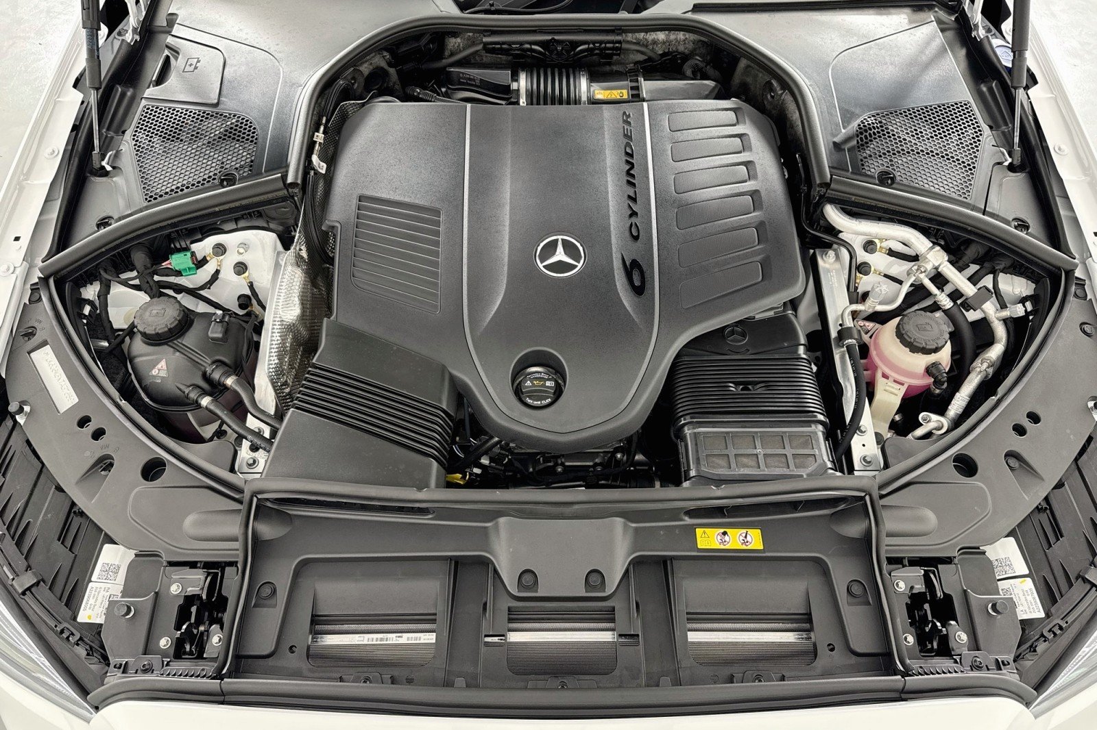 New 2026 MANUFAKTUR Moonlight White Metal Mercedes-Benz S 580e 4MATIC® Sedan image 10