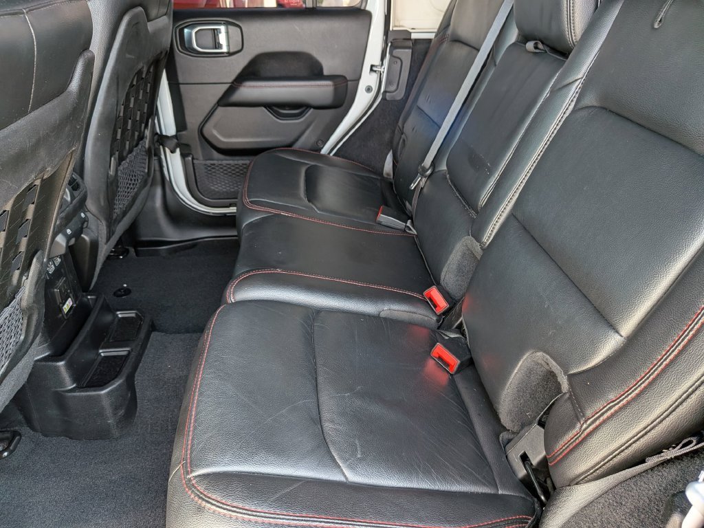 Used 2019 White Jeep Unlimited Rubicon image 27