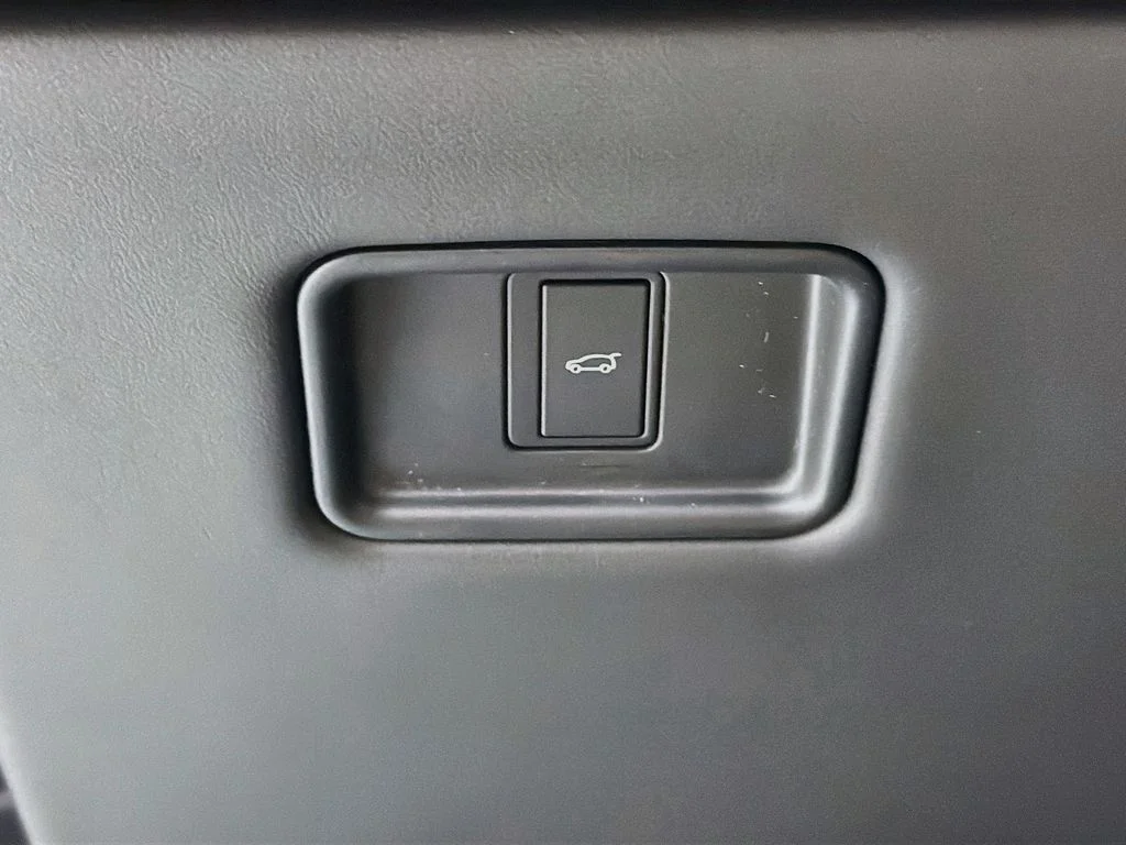 New 2026 Carpathian Grey Land Rover Dynamic SE image 10