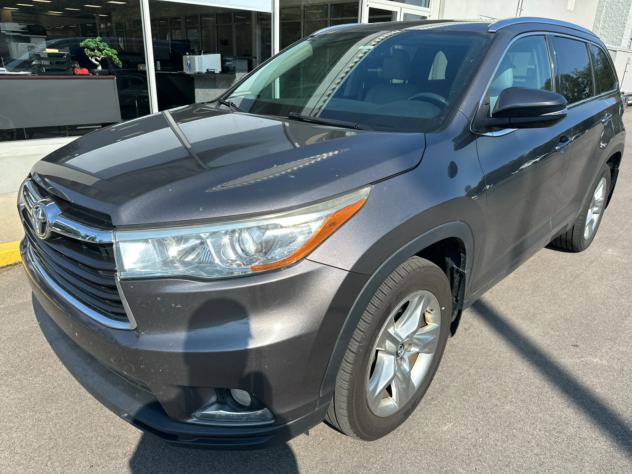 Used 2016 Predawn Gray Mica Toyota Limited image 2