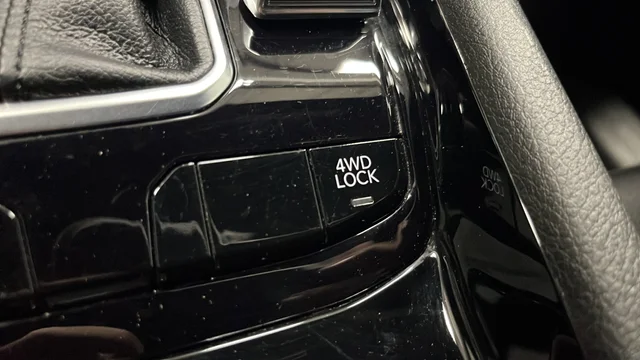 Used 2025 Diamond Black Jeep Latitude image 29