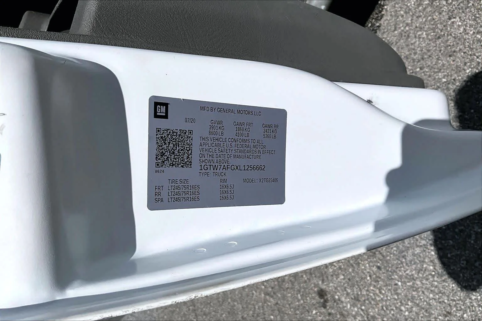 Certified Used 2020 Summit White GMC  image 33