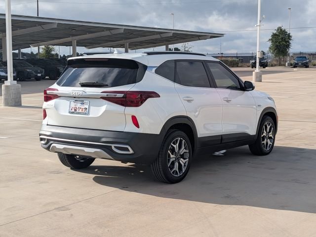 Used 2022 White Kia EX image 5