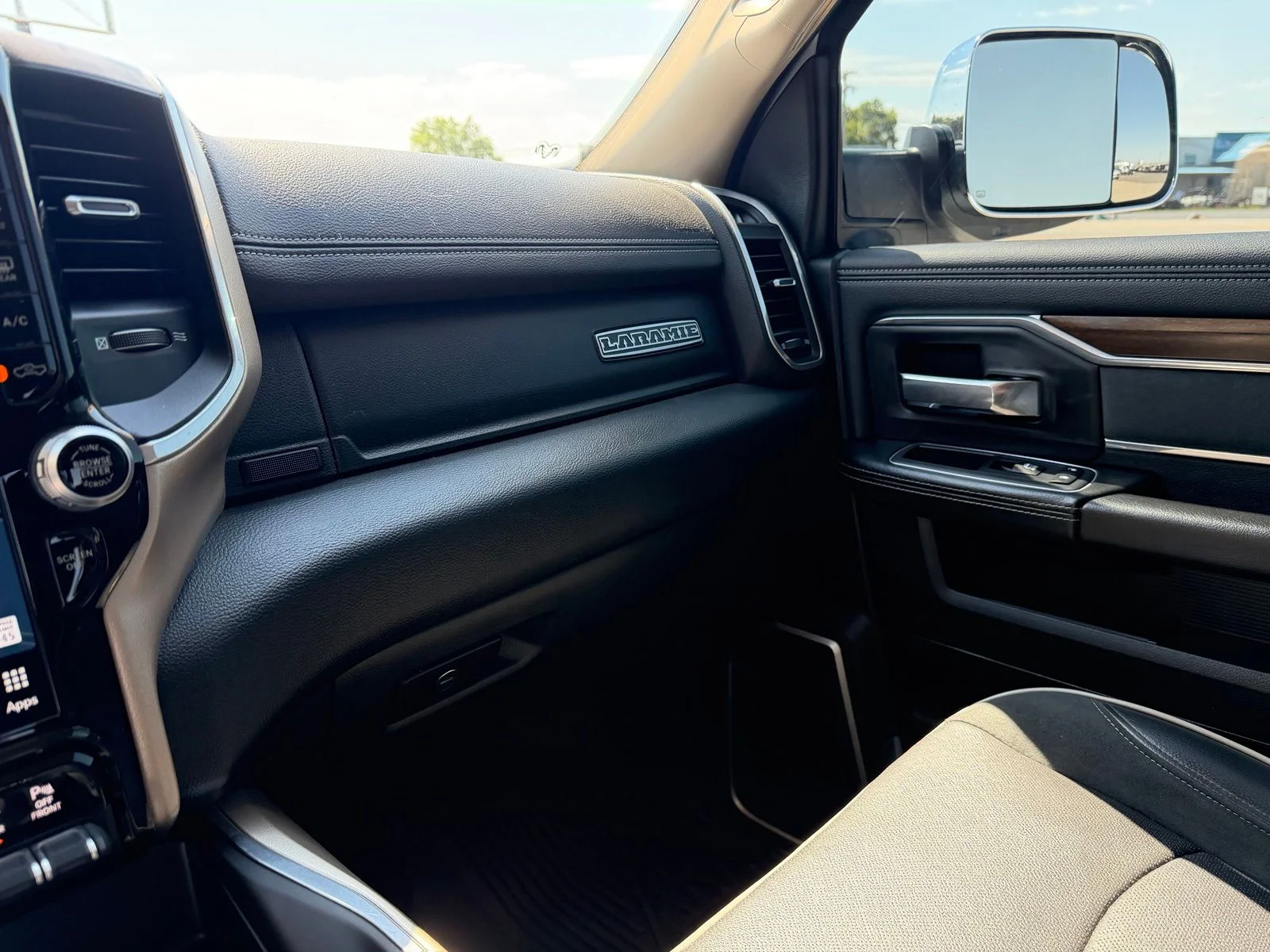 Used 2022 White Ram Laramie image 24