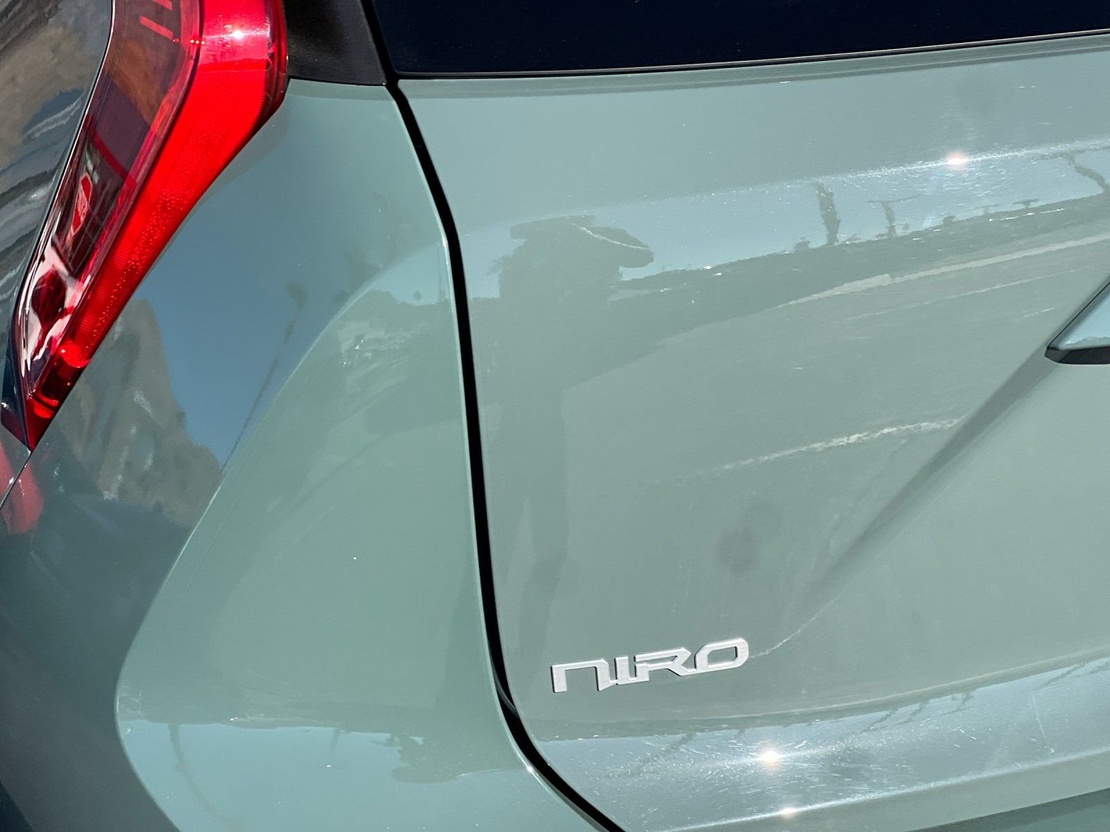 Certified Used 2023 Green Kia Wind image 26