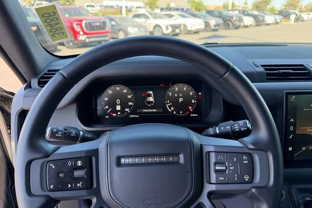 Used 2024  Land Rover X image 15