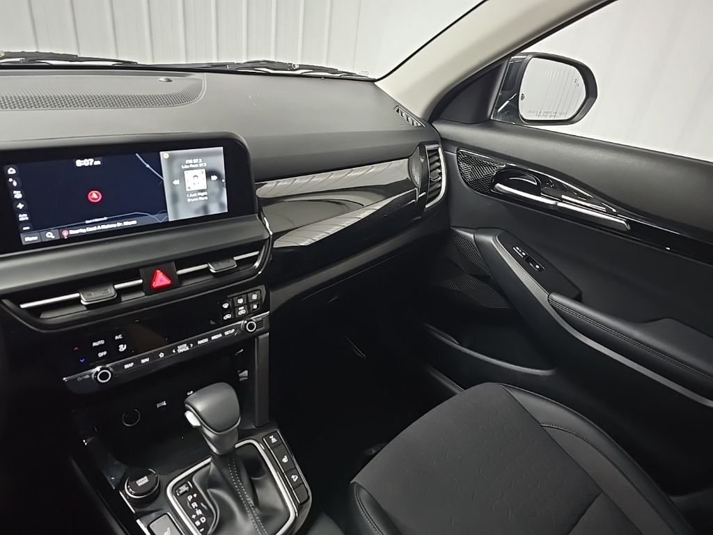 Used 2024 Blue / Black Kia S image 25