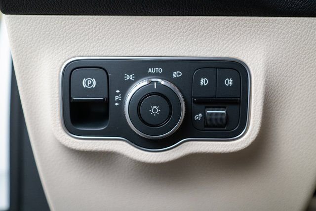 Used 2026 White Mercedes-Benz GLB 250 image 22