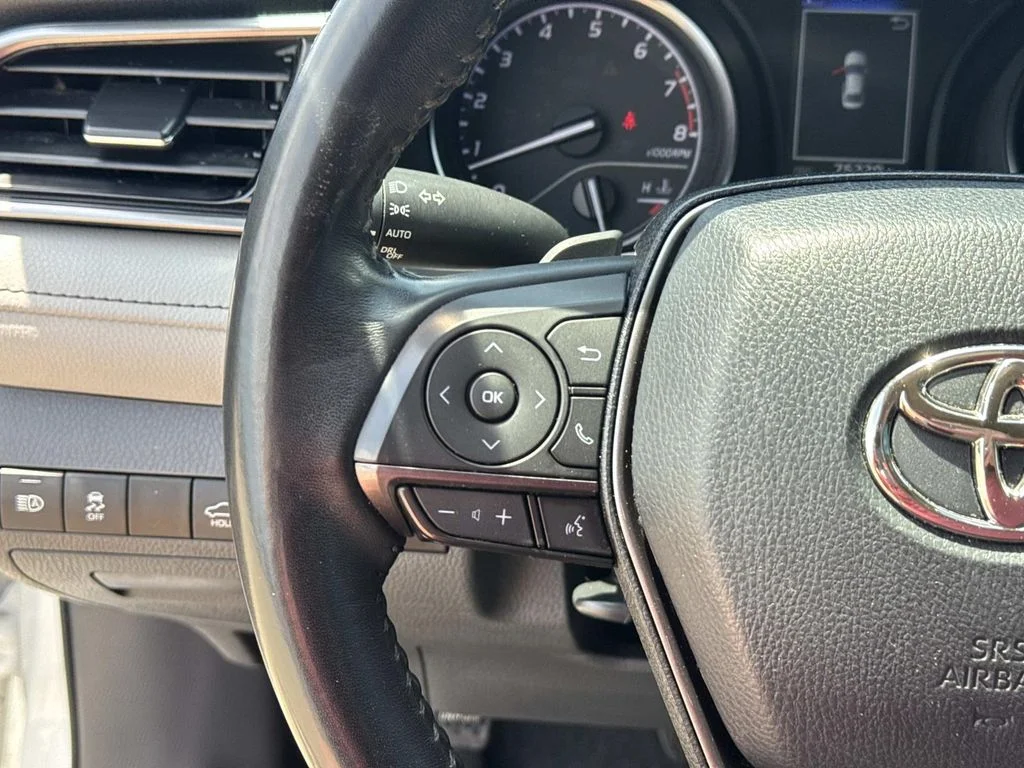 Used 2022 White Toyota SE image 22
