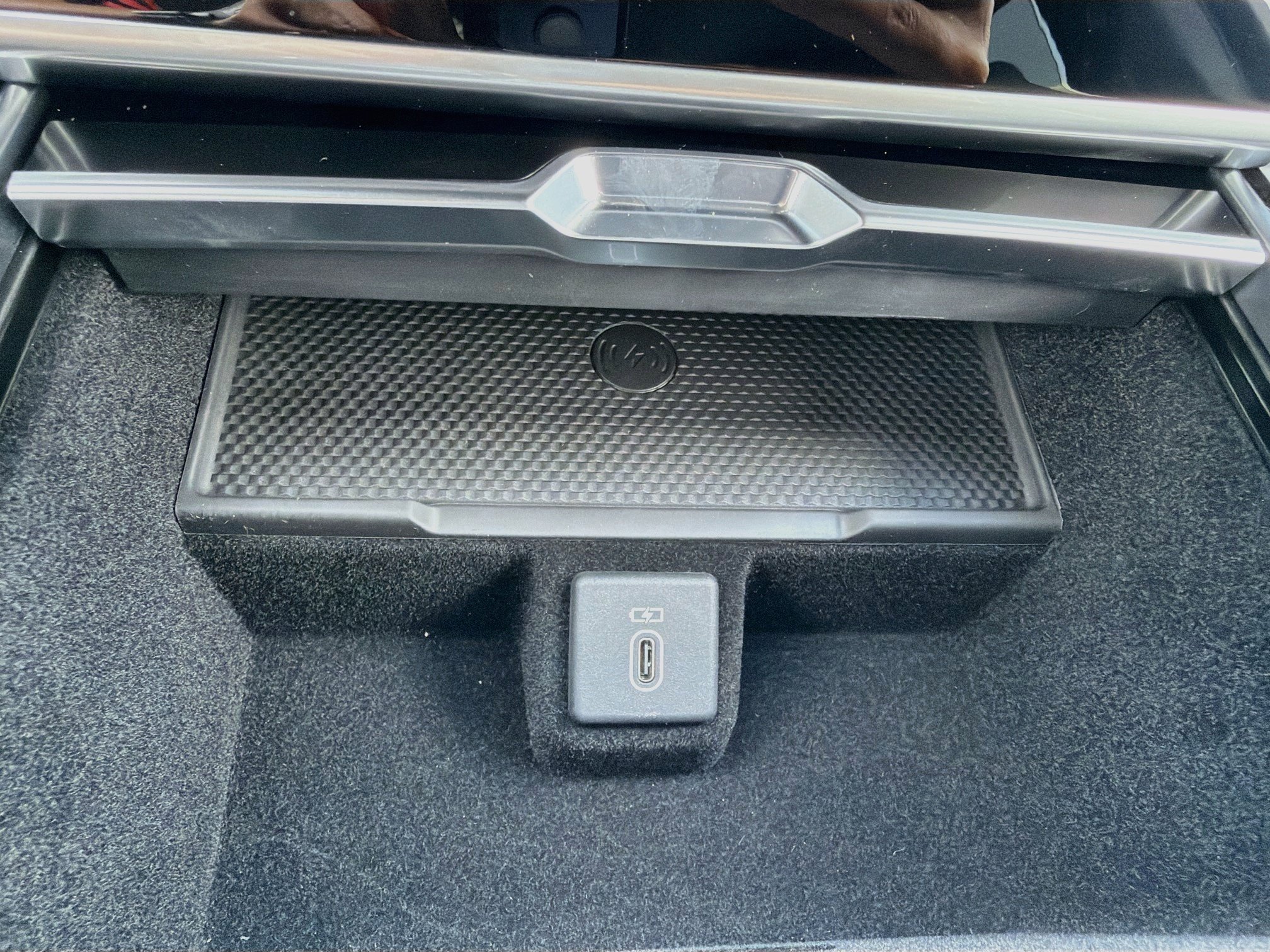 New 2026 Carpathian Grey Land Rover SE image 31