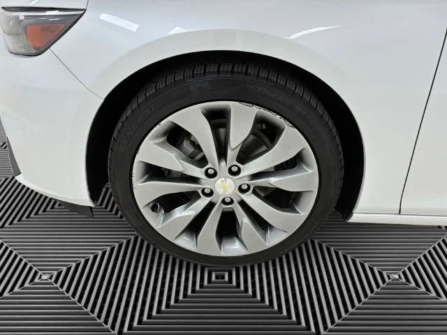 Certified Used 2018 IRIDESCENT PEARL TRICOAT Chevrolet Premier image 9