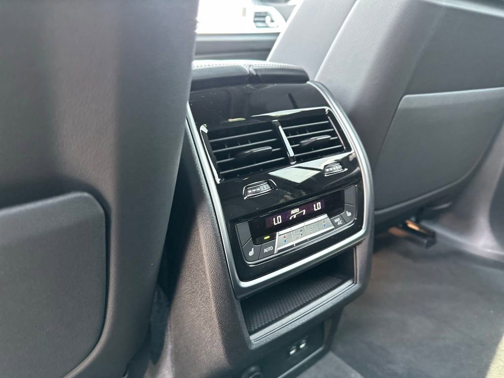 2026 BMW X5 M60i - Photo 23
