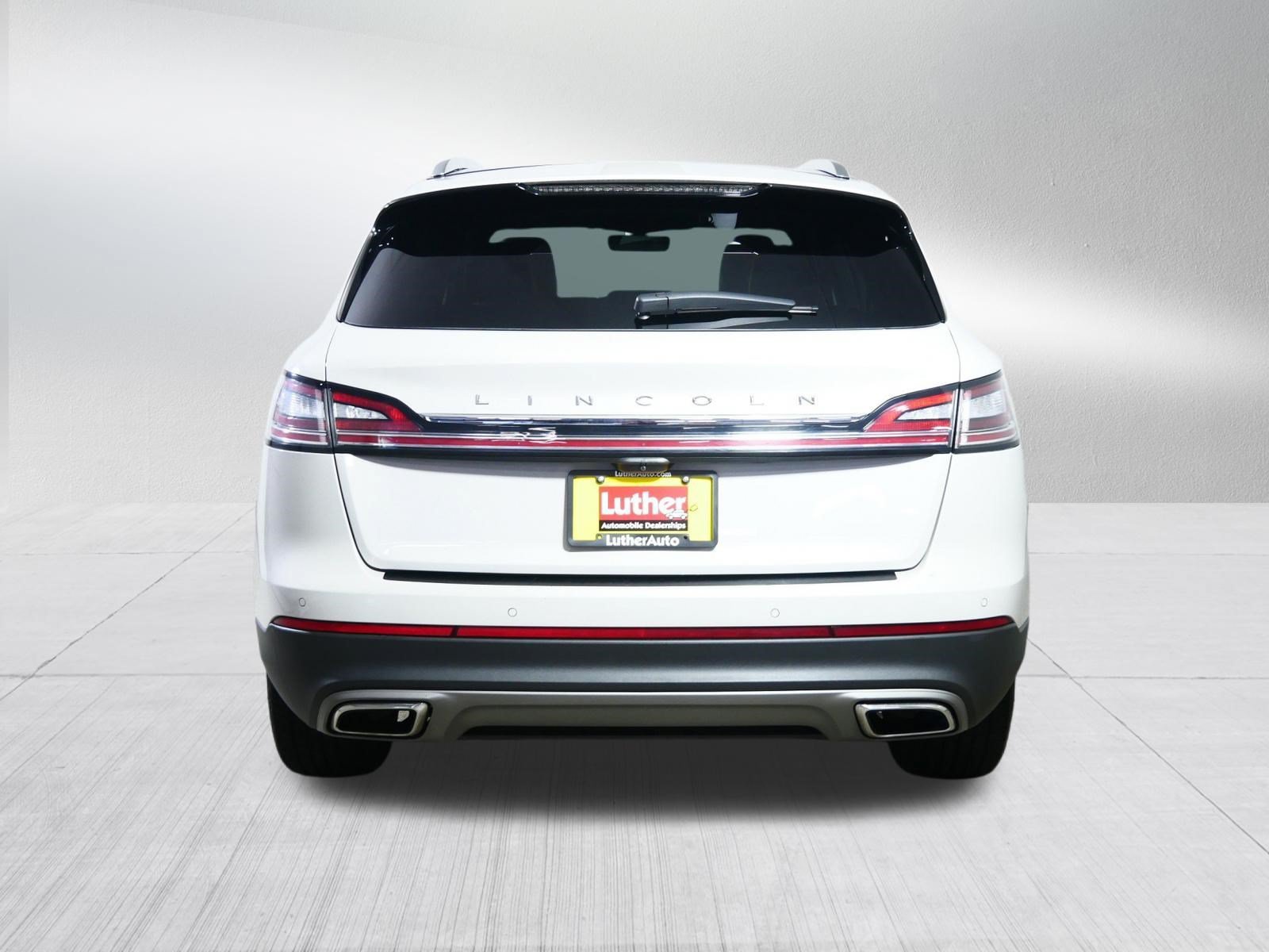 Used 2022 Ceramic Pearl Metallic Tinted Clearcoat Lincoln Reserve image 6