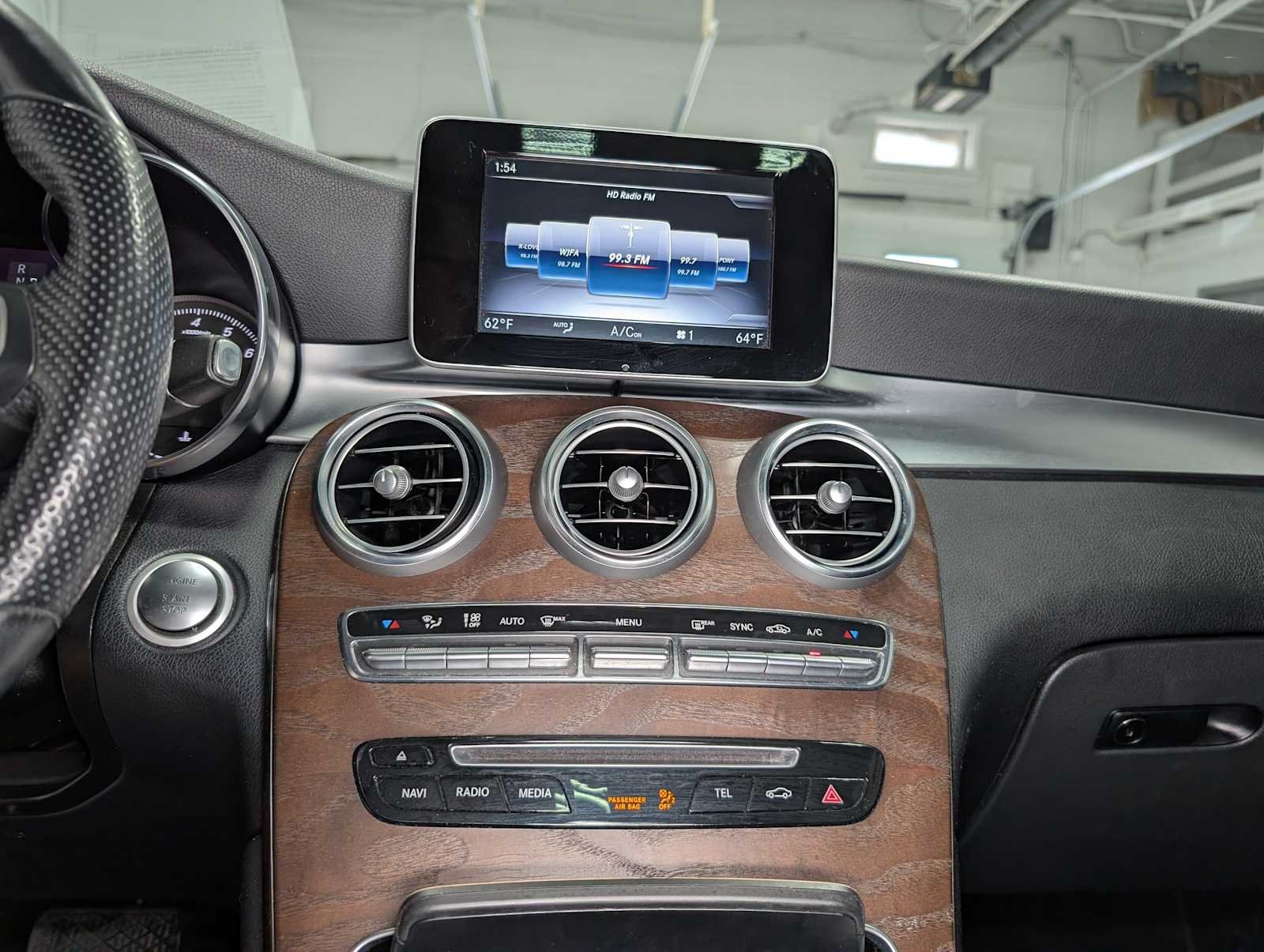 Used 2018 Selenite Grey Metallic Mercedes-Benz GLC 300 image 29