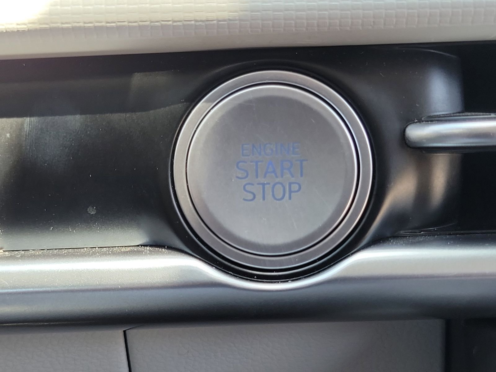 Used 2025 Silver Hyundai SE image 12
