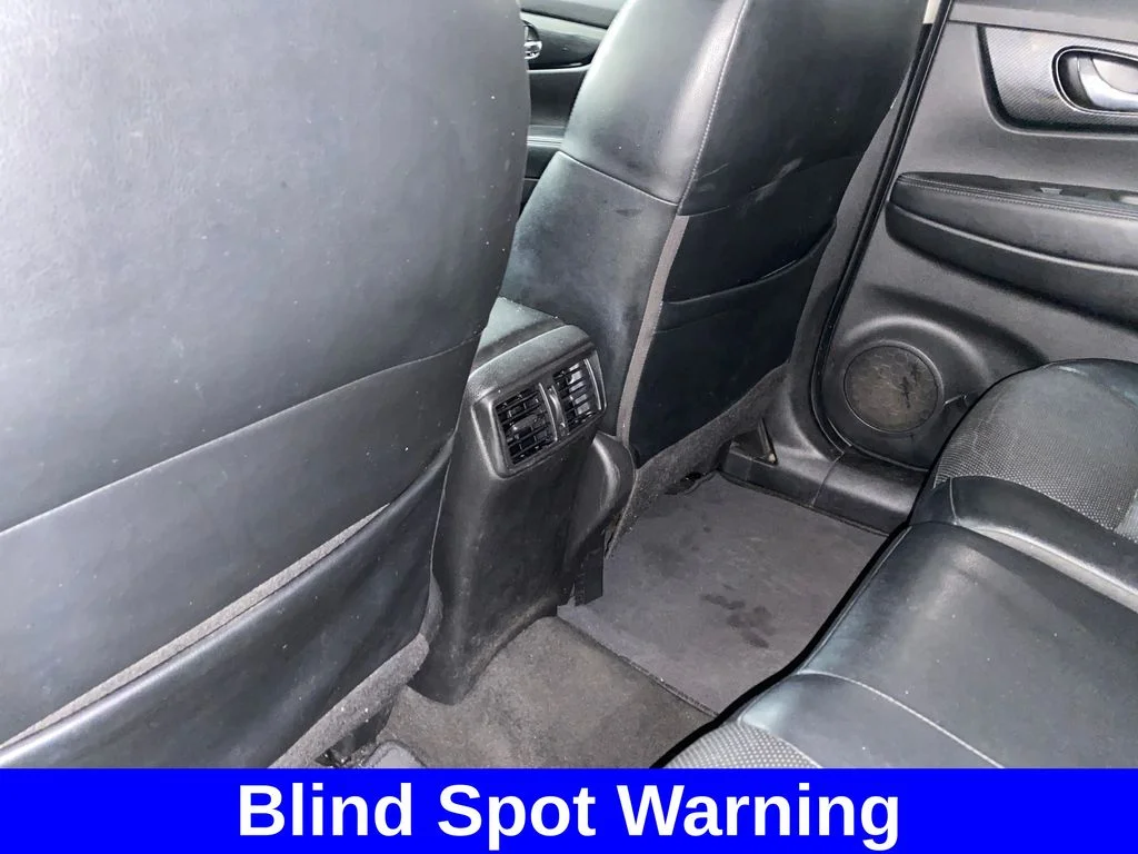 Used 2017 Silver Nissan SL image 11