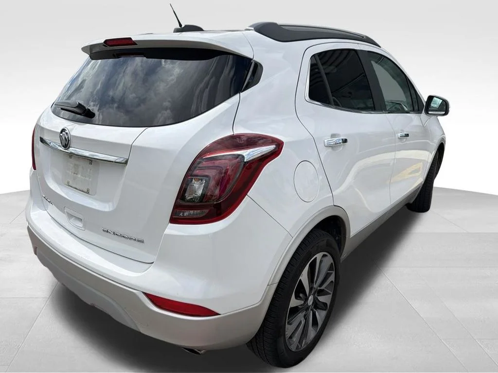 Used 2018 White Frost Buick Essence image 27