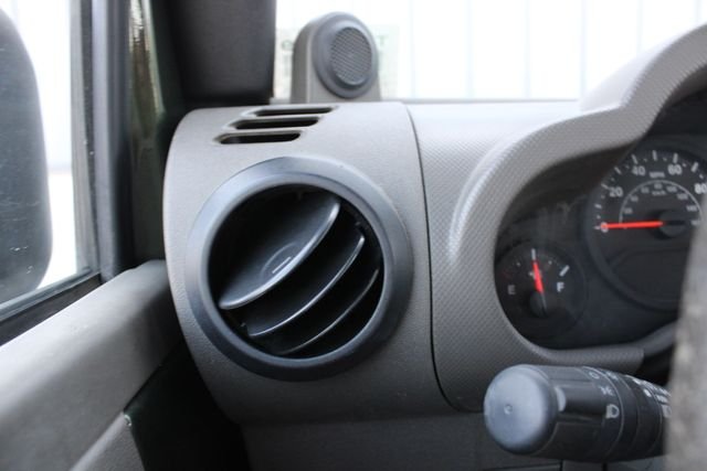 Used 2009 Green Jeep X image 5