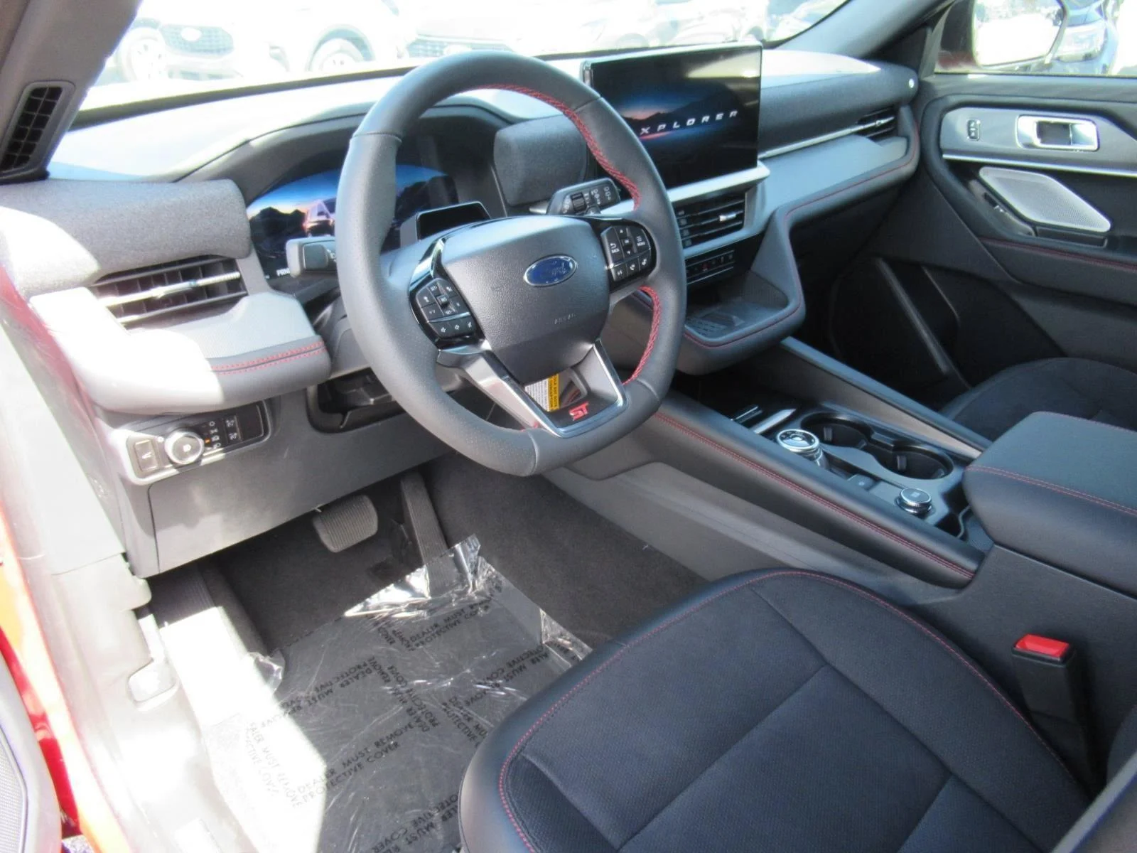 2025 Ford Explorer ST - Photo 16