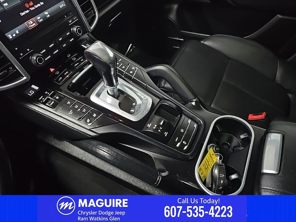 Used 2017 Moonlight Blue Metallic Porsche Base image 32