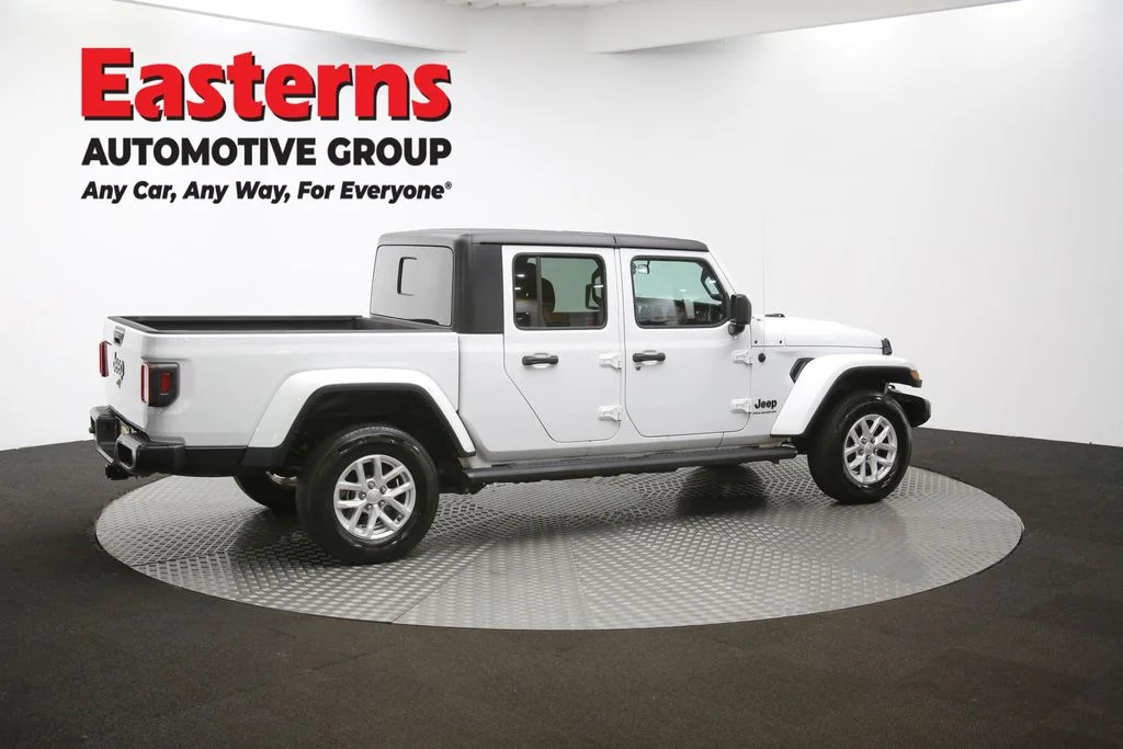 Used 2023 White Jeep Sport image 39