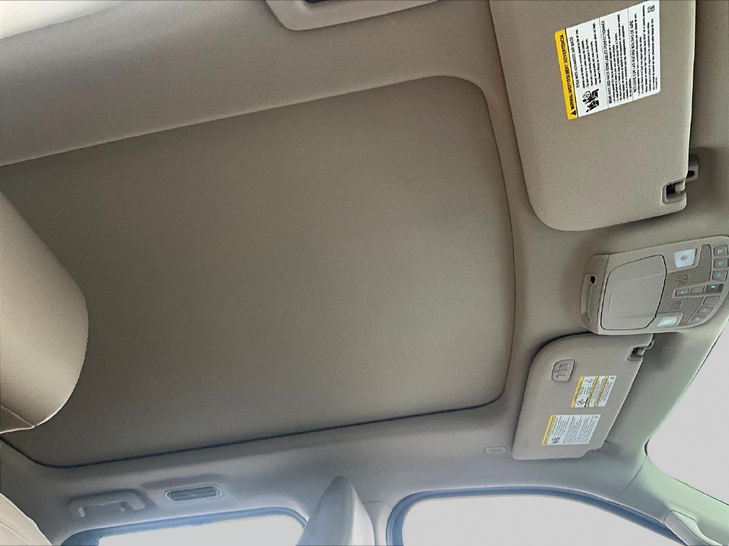 Used 2024 White Ford Limited image 29