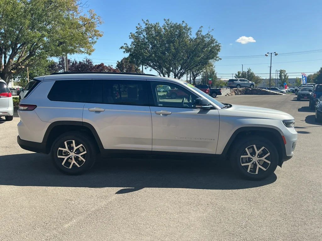 Used 2024 Silver Zynith Jeep Limited image 4