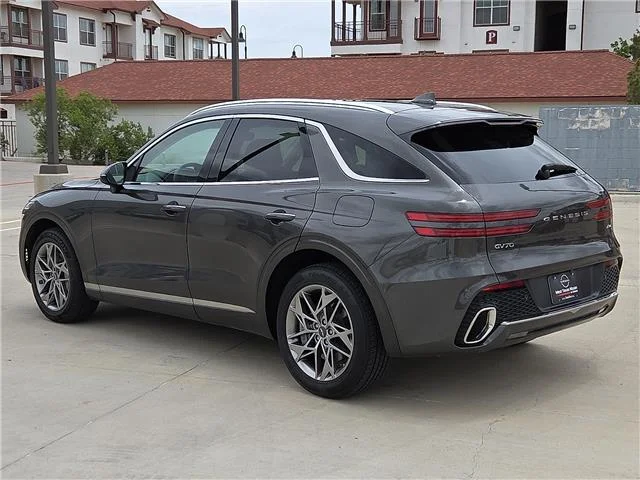 Used 2025 Makalu Gray Genesis 2.5T All-Wheel Drive image 2