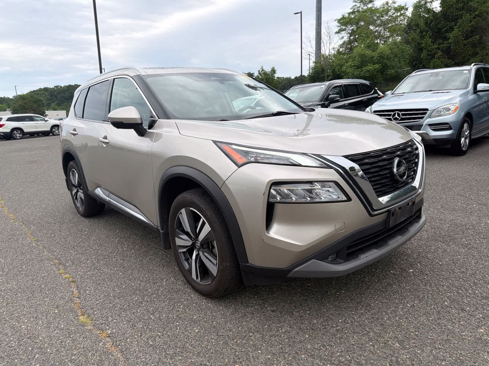 Used 2021 Champagne Silver Metallic Nissan SL image 7
