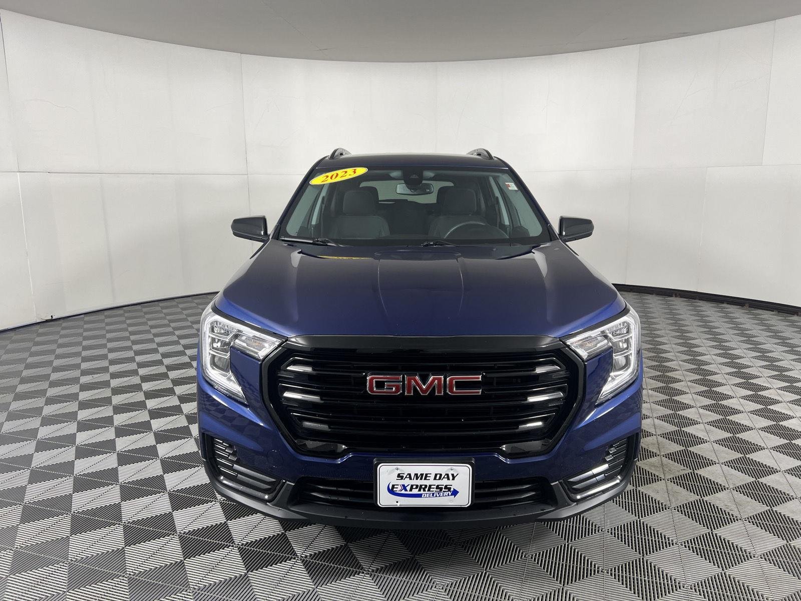 Used 2023 Marine Metallic GMC SLE image 19