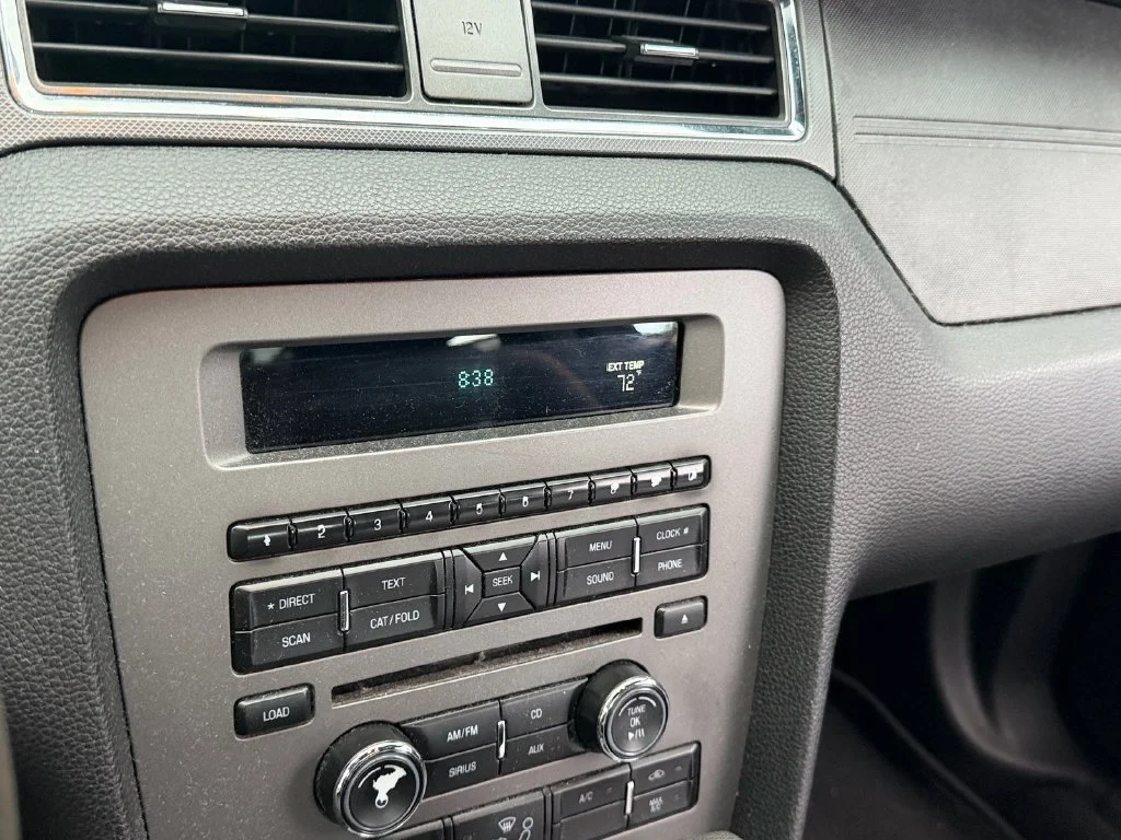 Used 2011 White Ford V6 image 11