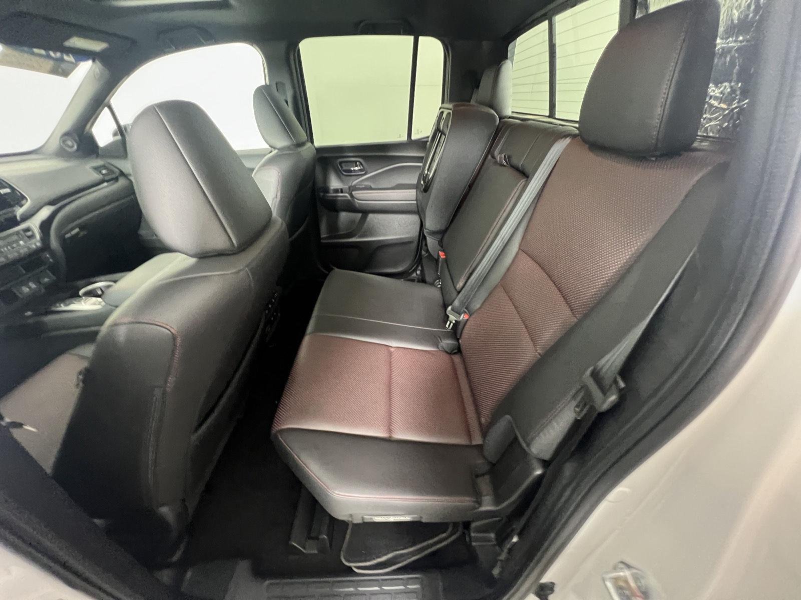 Used 2025 Platinum White Pearl Honda AWD BLACK EDITION image 32