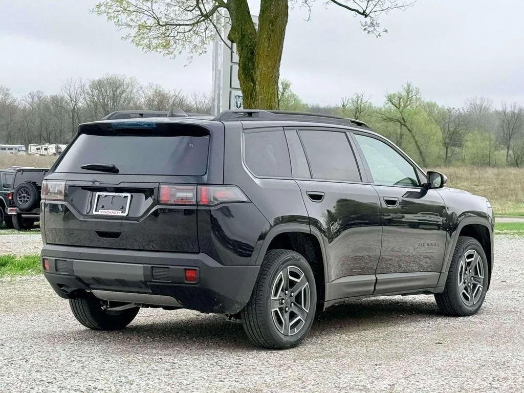 New 2026 Diamond Black Crystal Pearlcoat Jeep Limited image 7