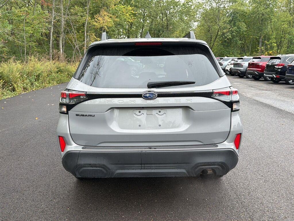 Used 2025 River Rock Pearl Subaru Premium image 9