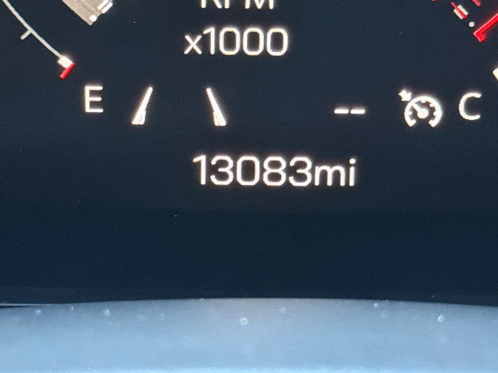Used 2025 White GMC Elevation image 28