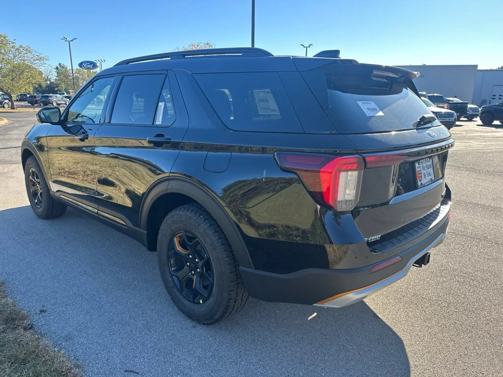 New 2027 Agate Black Metallic Ford Tremor® image 5