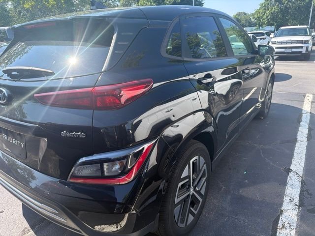 Used 2023 Ultra Black Hyundai SE image 6
