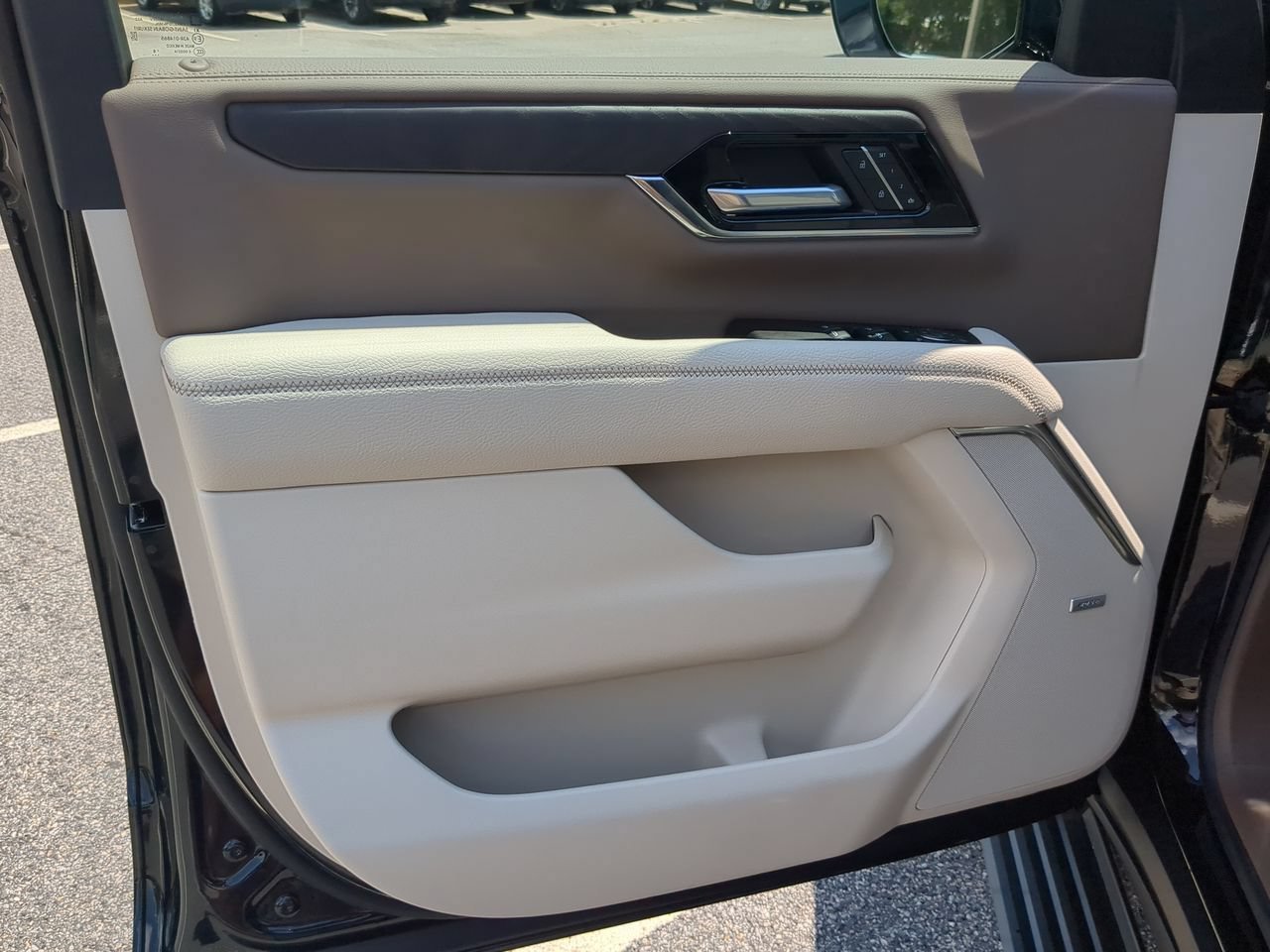 2026 GMC Yukon Denali - Photo 23