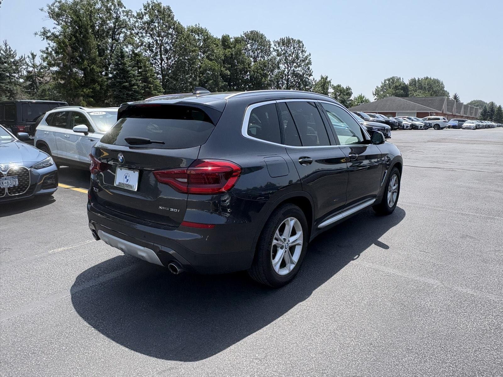 Used 2021 Dark Graphite Metallic BMW xDrive30i image 5