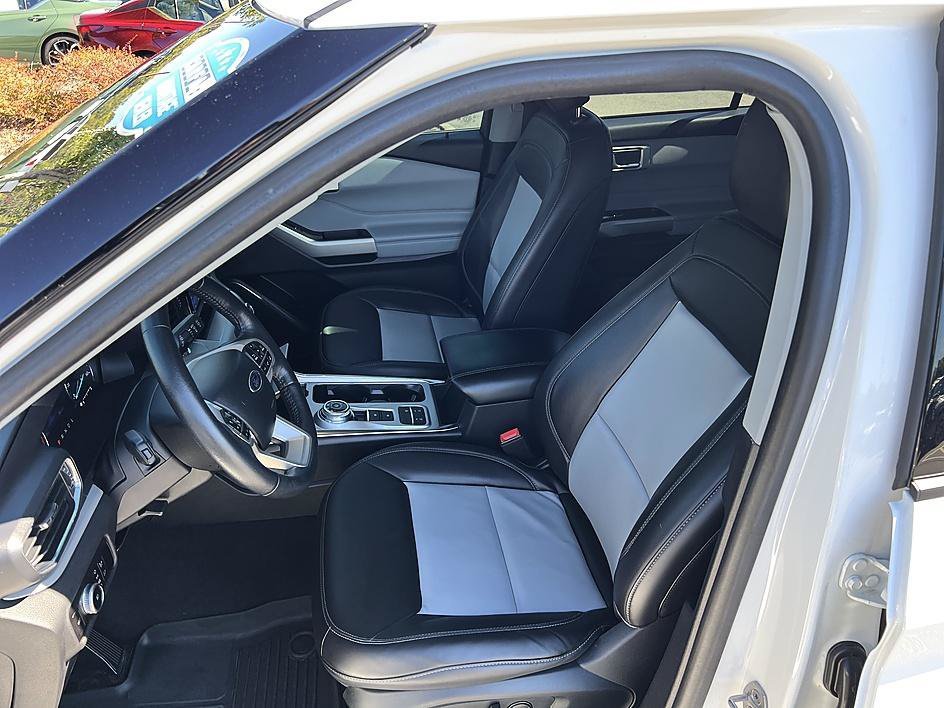 Used 2023 White Metallic Ford XLT image 13
